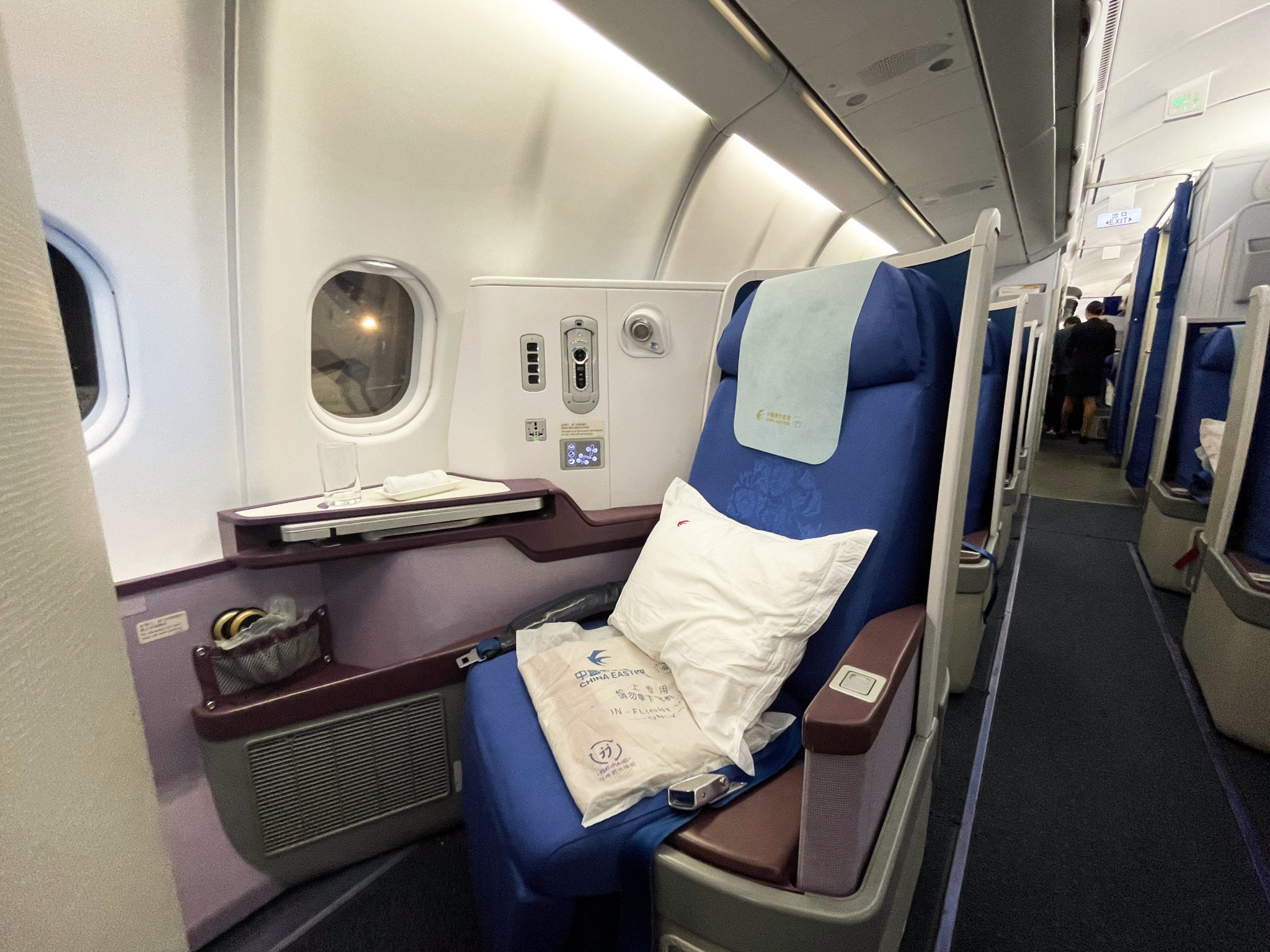 Review China Eastern Business Class H Cgk Pvg