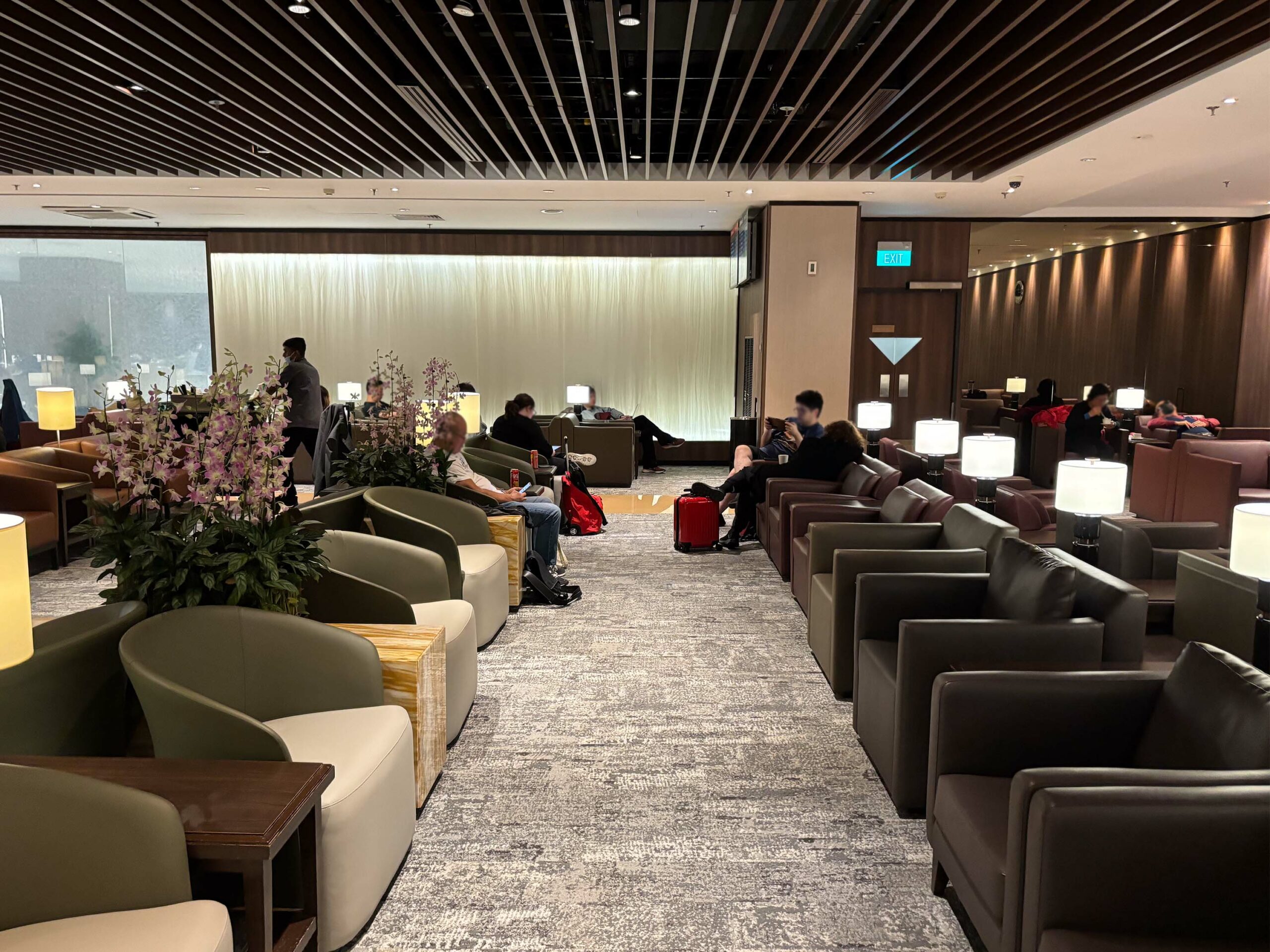 Review: SilverKris Lounge Terminal 2 (SIN)